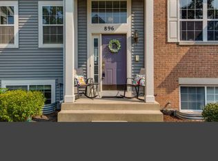 896 Clover Ln, Hampshire, IL 60140