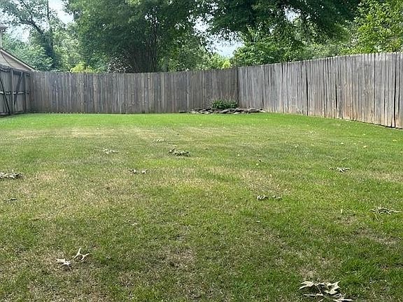 3rd image of 1915 Hidden Oaks Dr