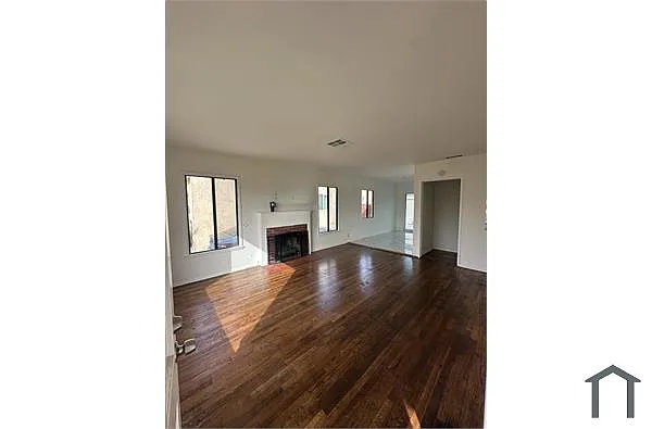 Building Photo - 7316 Kraft Ave