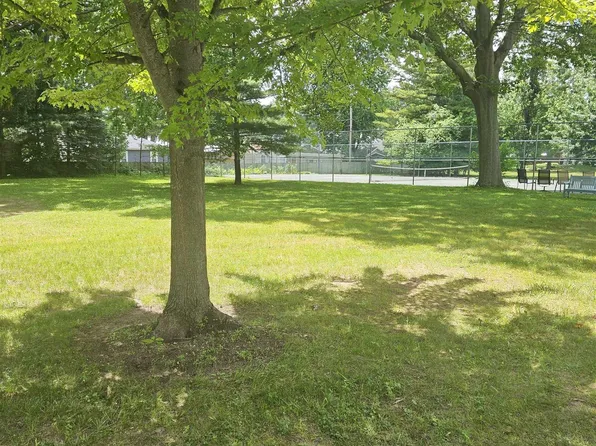 3003 Sandy Oaks Ln, Fort Gratiot, MI 48059
