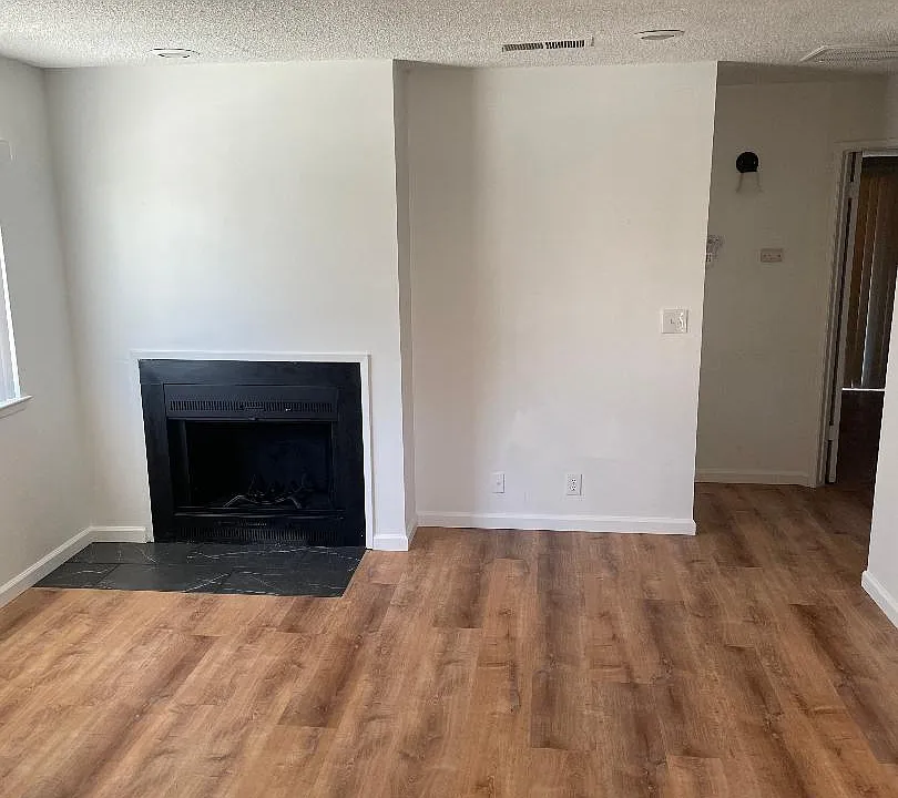 243 W Tulare Ave #C