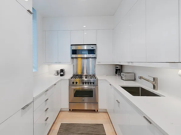 236 East 47th Street image 3 of 14