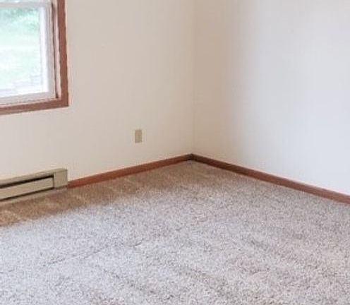 4th image of 1003 Briar Ln APT 7