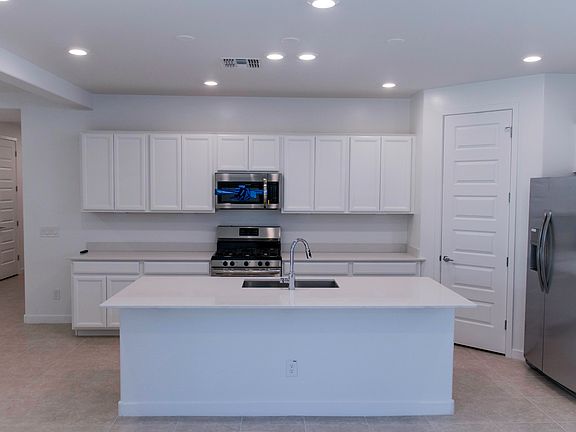 4th image of 1106 E Weatherby Way
