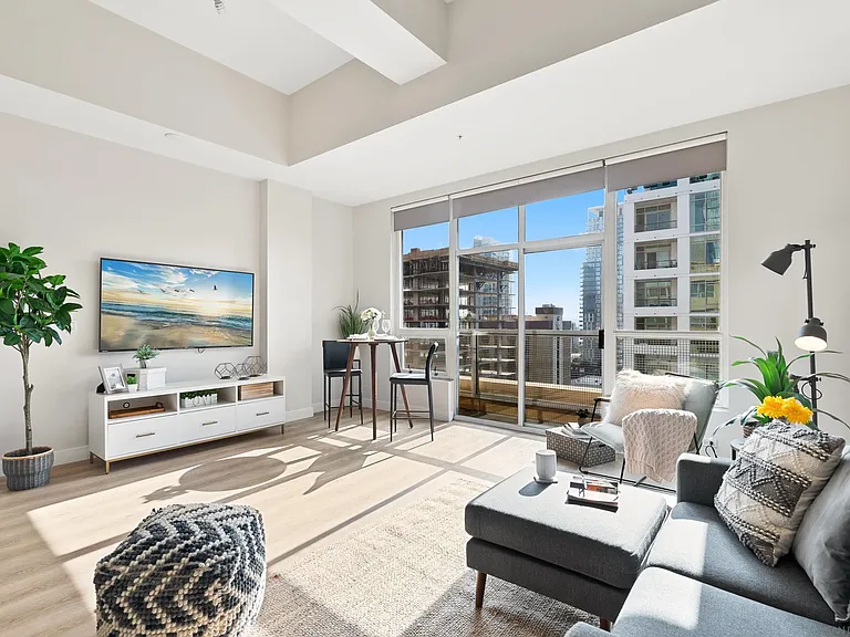 350 W Ash St #1006 — Photo 37