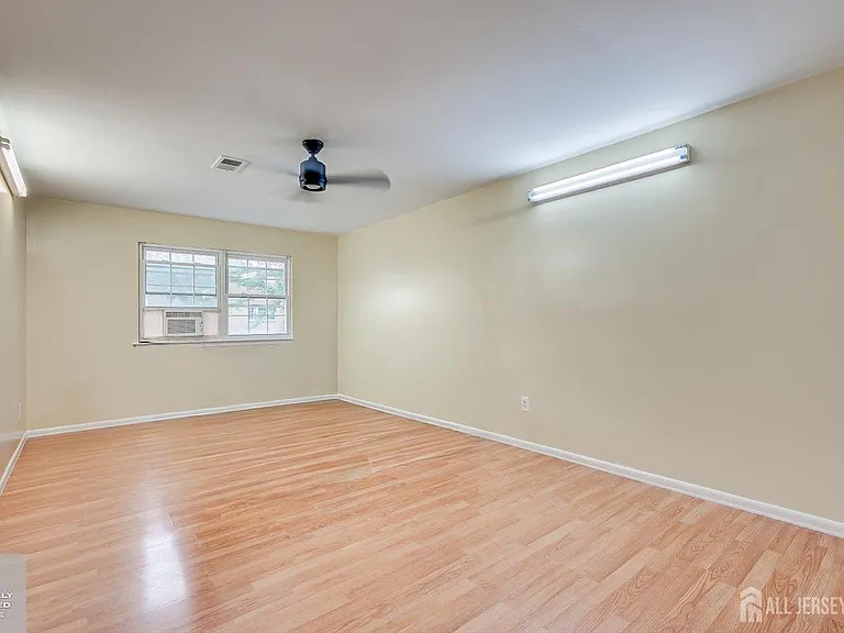 434 College Dr — Photo 10