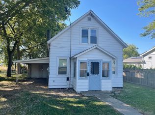 403 E McKibben St, Rossville, IL