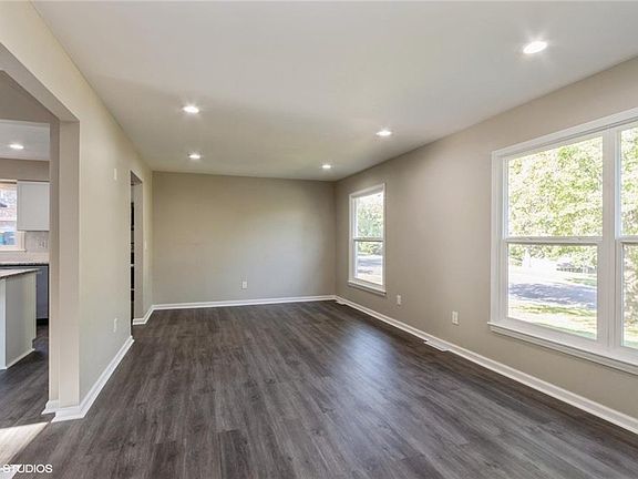 3rd image of 7124 W 54th Ter