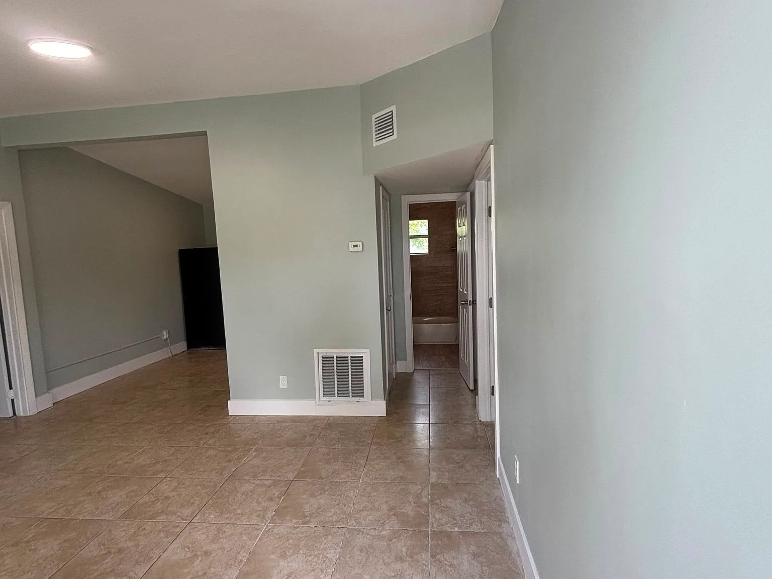 2 bed, 1.0 bath, 850 sqft, $1,950 — Photo 2