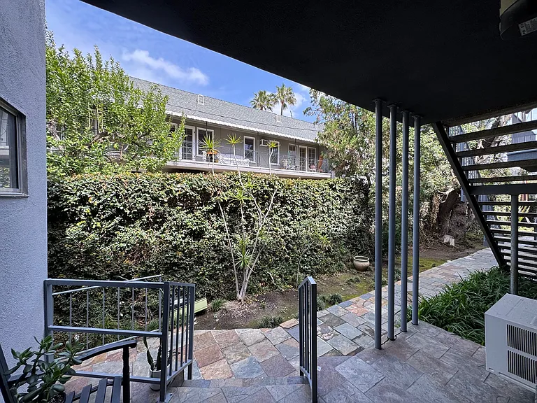 1937 N Bronson Ave #6 — Photo 19