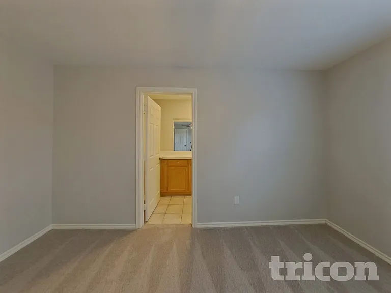 213 Dean Ct — Photo 7