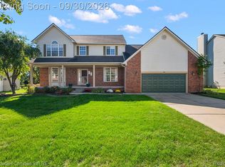 394 Evaline Ave, Troy, MI 48085