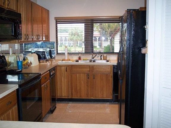 2nd image of 4102 Village Ct #D21