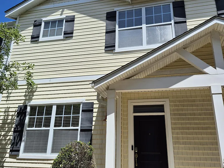 1325 Emsworth Dr — Photo 2