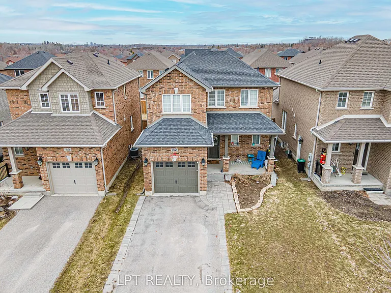 82 Nathan Cres — Photo 4