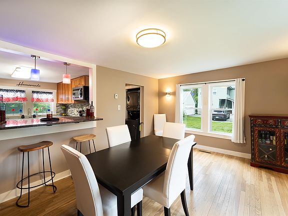 4th image of 493 Sunapee Street