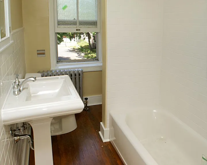 2 E 4th St #4 — Photo 3