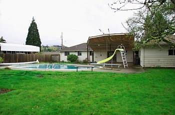 4th image of 1725 9th Ave SE