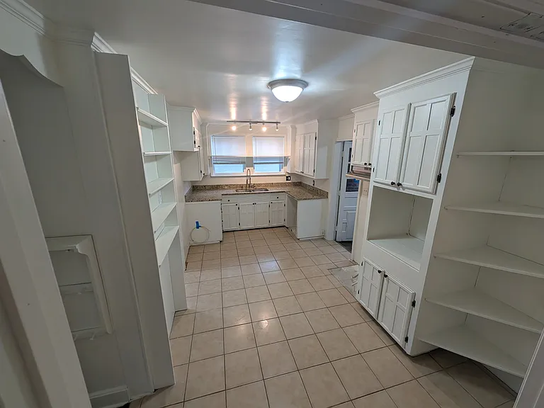 1215 Clarendon St — Photo 10
