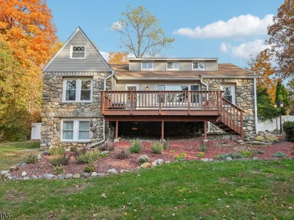 26 Bearfort Ter, Ringwood Boro, NJ 07456