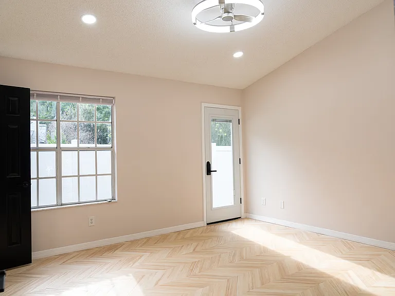 5401 Pullman Dr — Photo 32