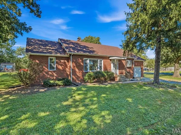 1911 Foster Dr, Belleville, IL 62226