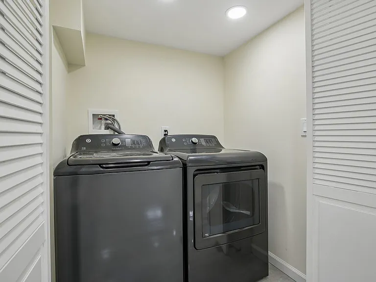 4 Lincoln Pl — Photo 32
