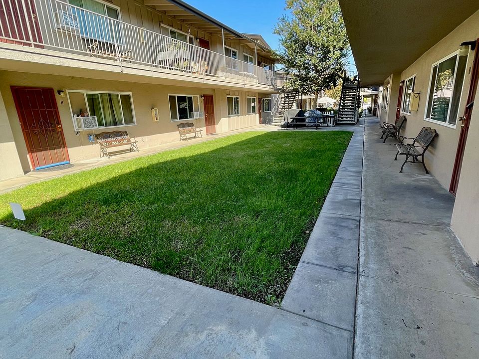 Lisa Manor Courtyard #2