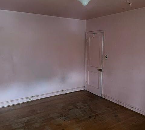 3rd image of 1300 Crofton Rd