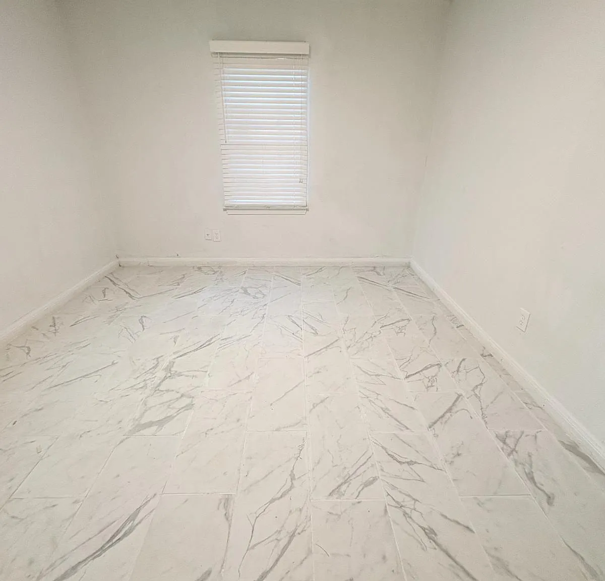 3 bed, 936 sqft, $1,100 — Photo 2