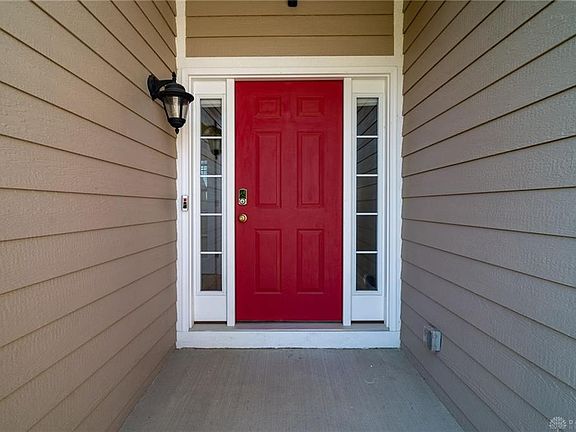 4th image of 976 Sweeney Dr