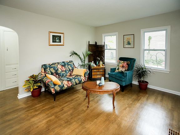 2140 royce avenue-206