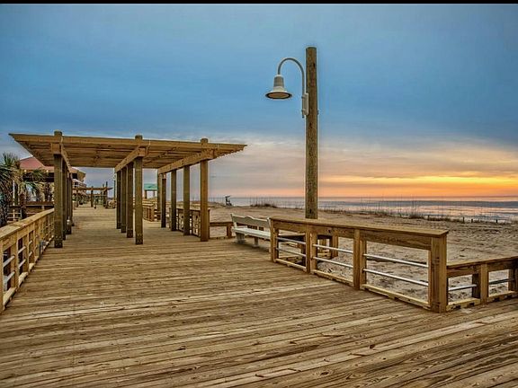 walking distance to boardwalk