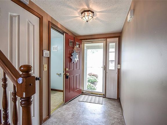 4th image of 853 Cobblestone Dr