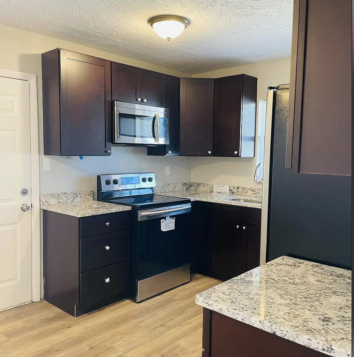 3 bed, 1100 sqft, $2,000 — Photo 2