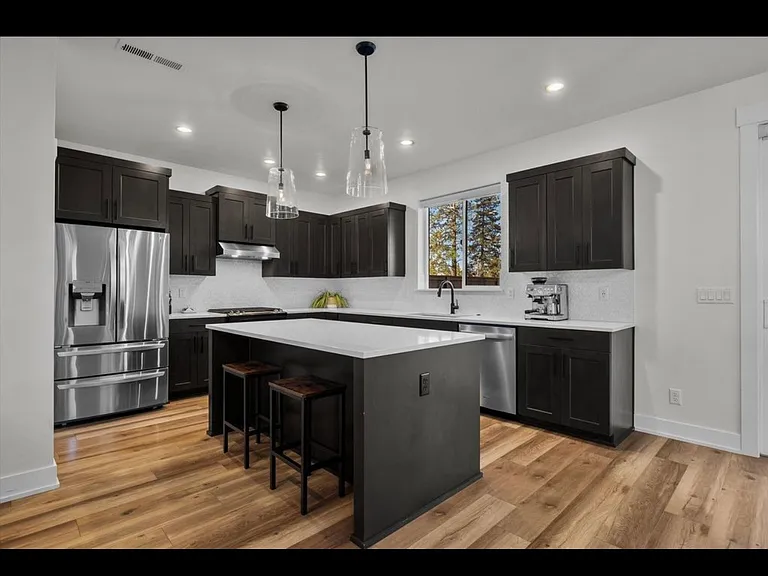 Kitchen/eat in bar