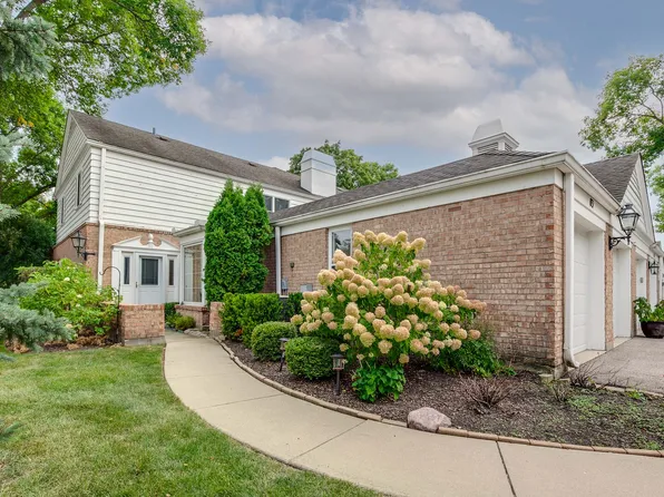 113 Rivershire Ln, Lincolnshire, IL 60069