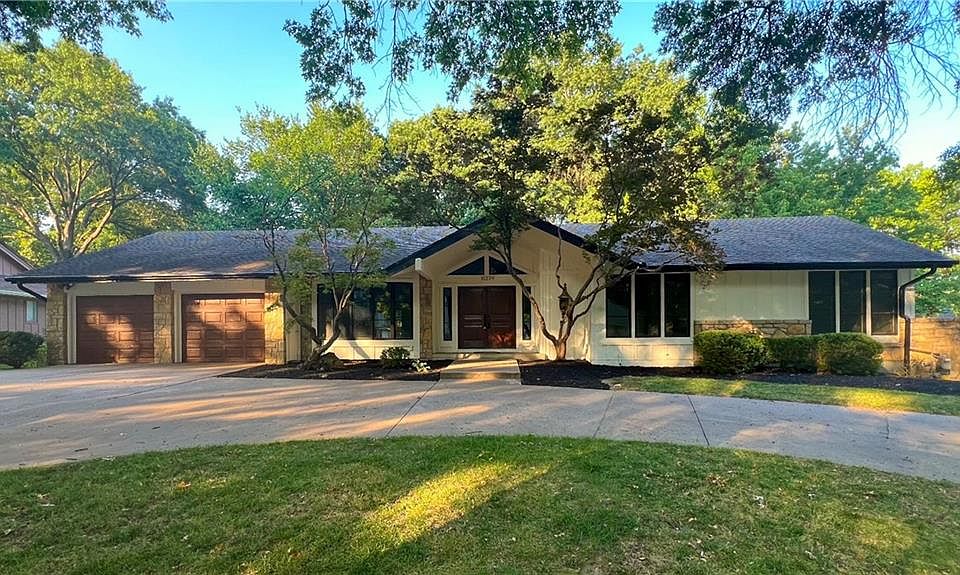 1st image of 10229 Hemlock Dr