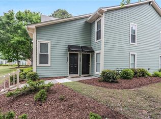 2214 Canyon Point Cir, Roswell, GA 30076