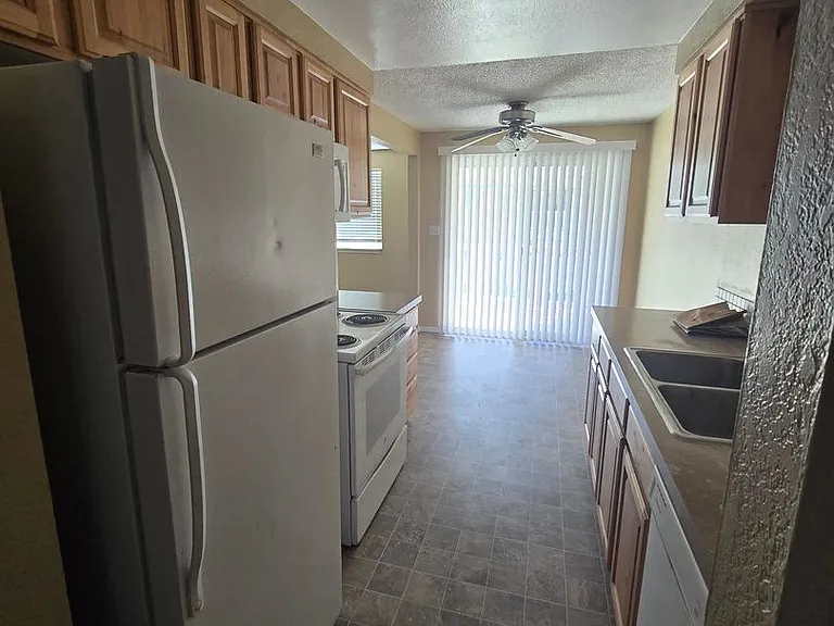 1715 Center Ave #15 — Photo 39