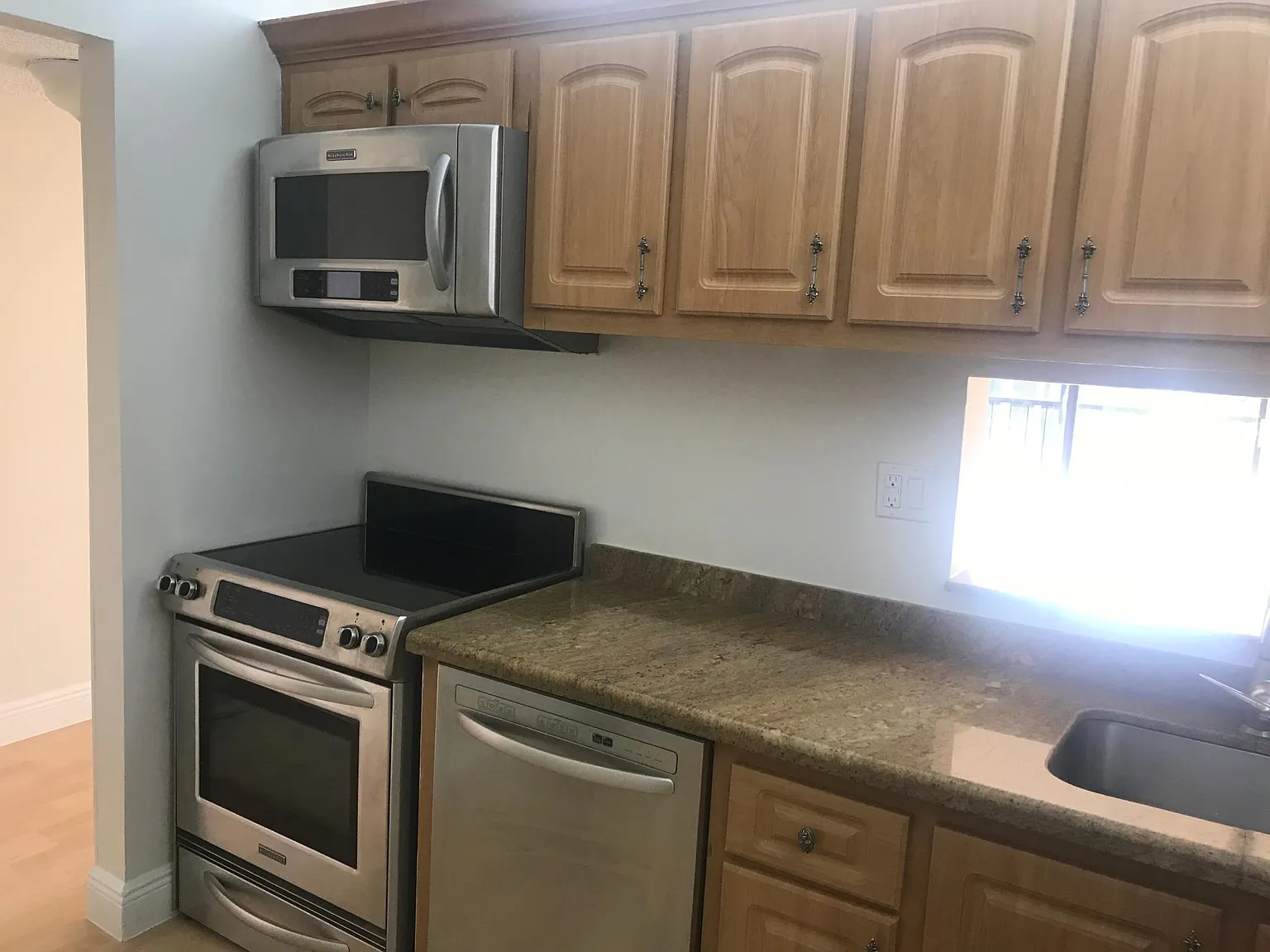 2 bed, 1030 sqft, $2,500 — Photo 4