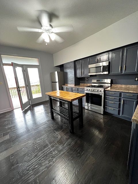 kitchen toward attached deck