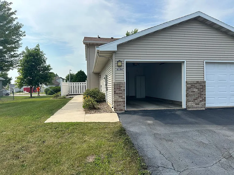 6194 S Pointe Dr SW — Photo 4