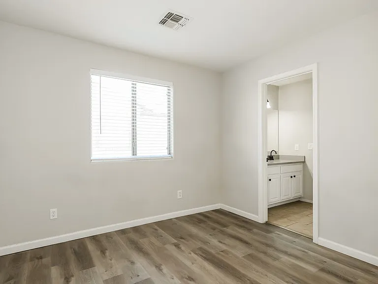8216 W Globe Ave — Photo 15
