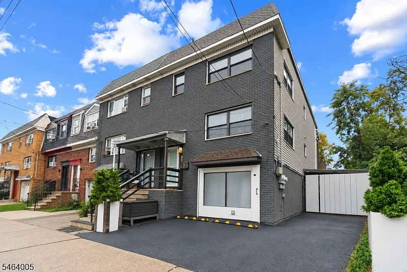 82 Garfield Ave #2