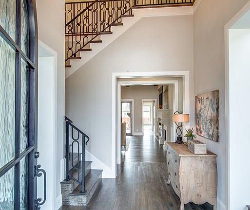 2nd image of 1001 La Salle Ln