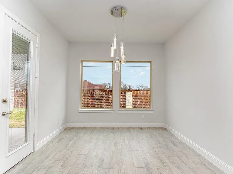 5209 Noble Ln — Photo 10