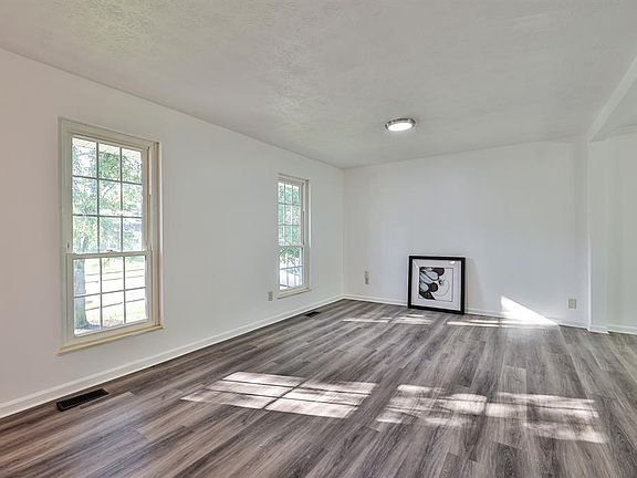 3rd image of 11917 Blackhawk Cir