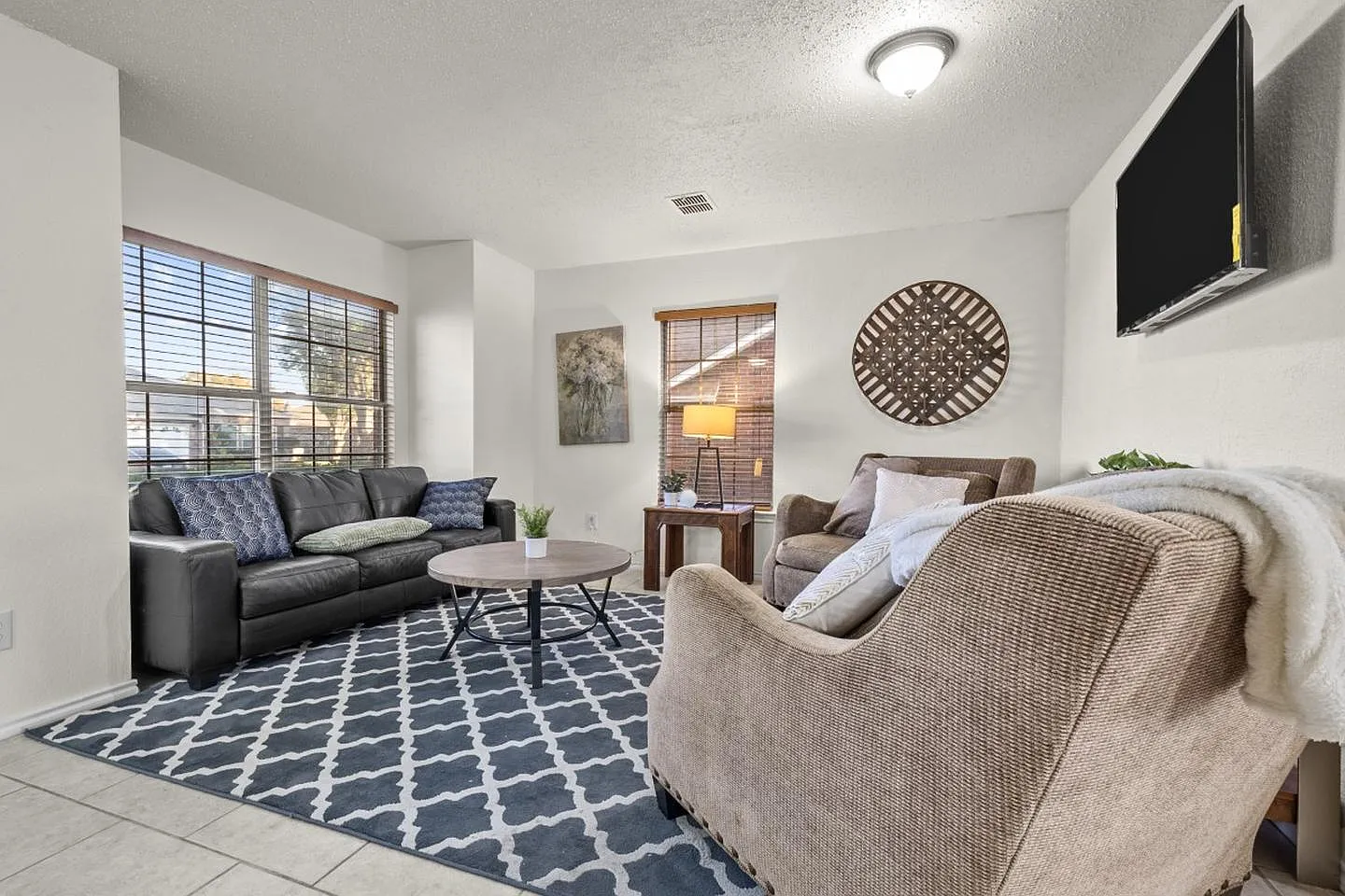Stylish Arlington retreat minutes from Joe Pool Lake and shopping — Photo 2