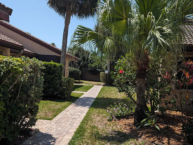 1145 Shannon Ave N #10 — Photo 4